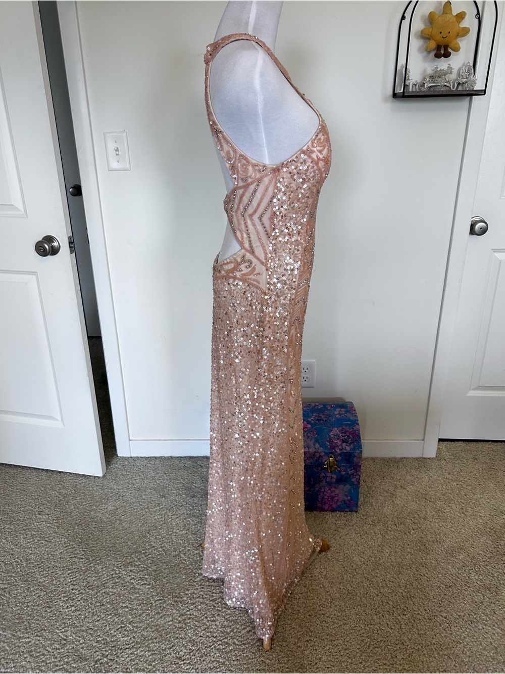 Camille La Vie Champagne Pink Sequin Beaded Formal Maxi Gown Size 4 - Picture 4 of 9